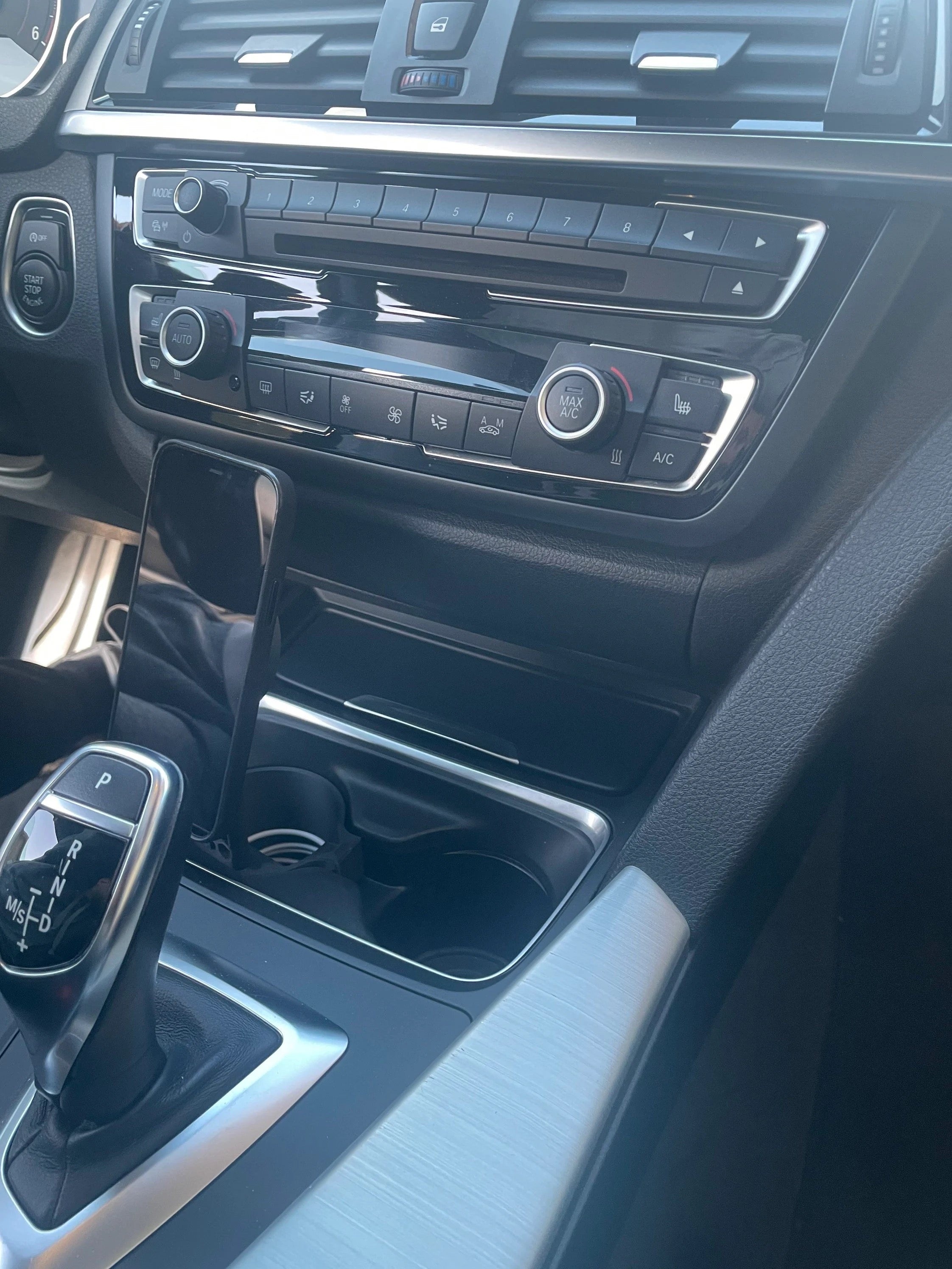 MagSafe Handyhalter/Ladegerät Für BMW Getränkehalter (1er, 2er, 3er und 4er der F-Serie und G-Serie)