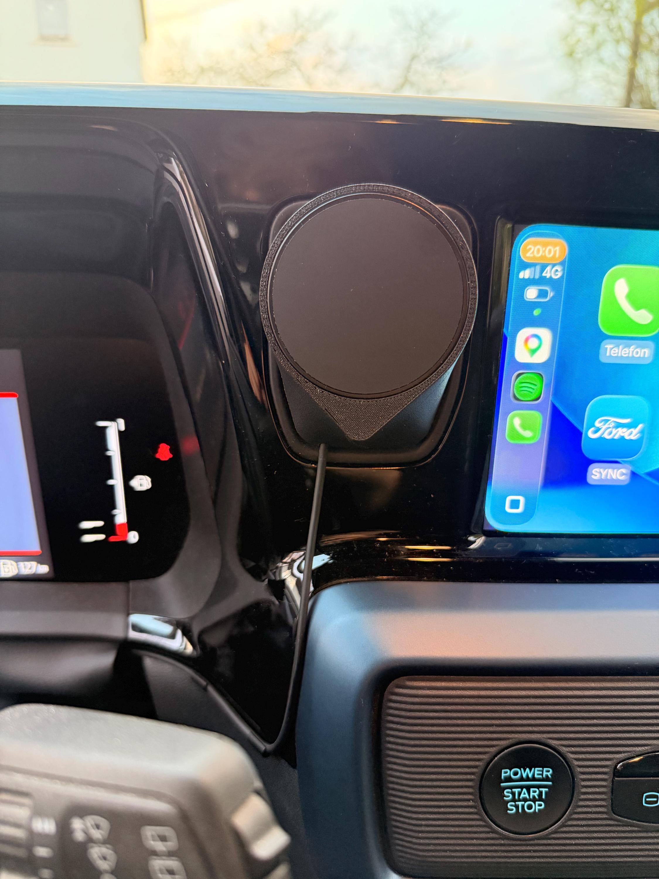 MagSafe Handyhalterung mit Ladefunktion für Ford Tourneo Courier / Transit Courier ab 10/2023